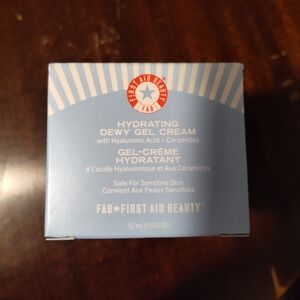 First Aid Beauty Hydrating Dewy Gel Cream - Sky Blue